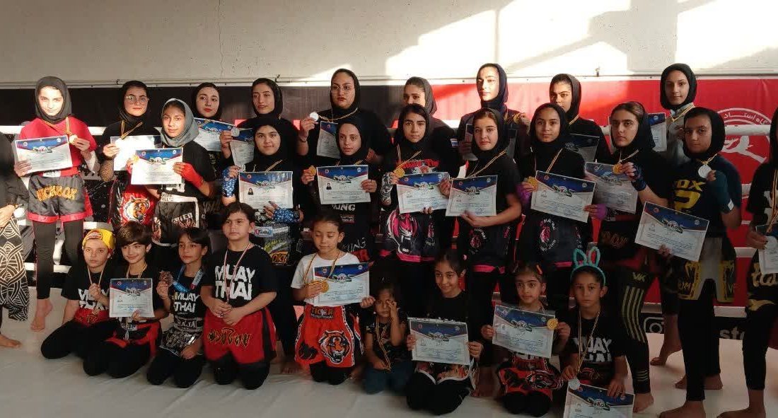 دختران آباده قهرمان مسابقات کیک بوکسینگ یزد