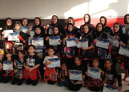 دختران آباده قهرمان مسابقات کیک بوکسینگ یزد